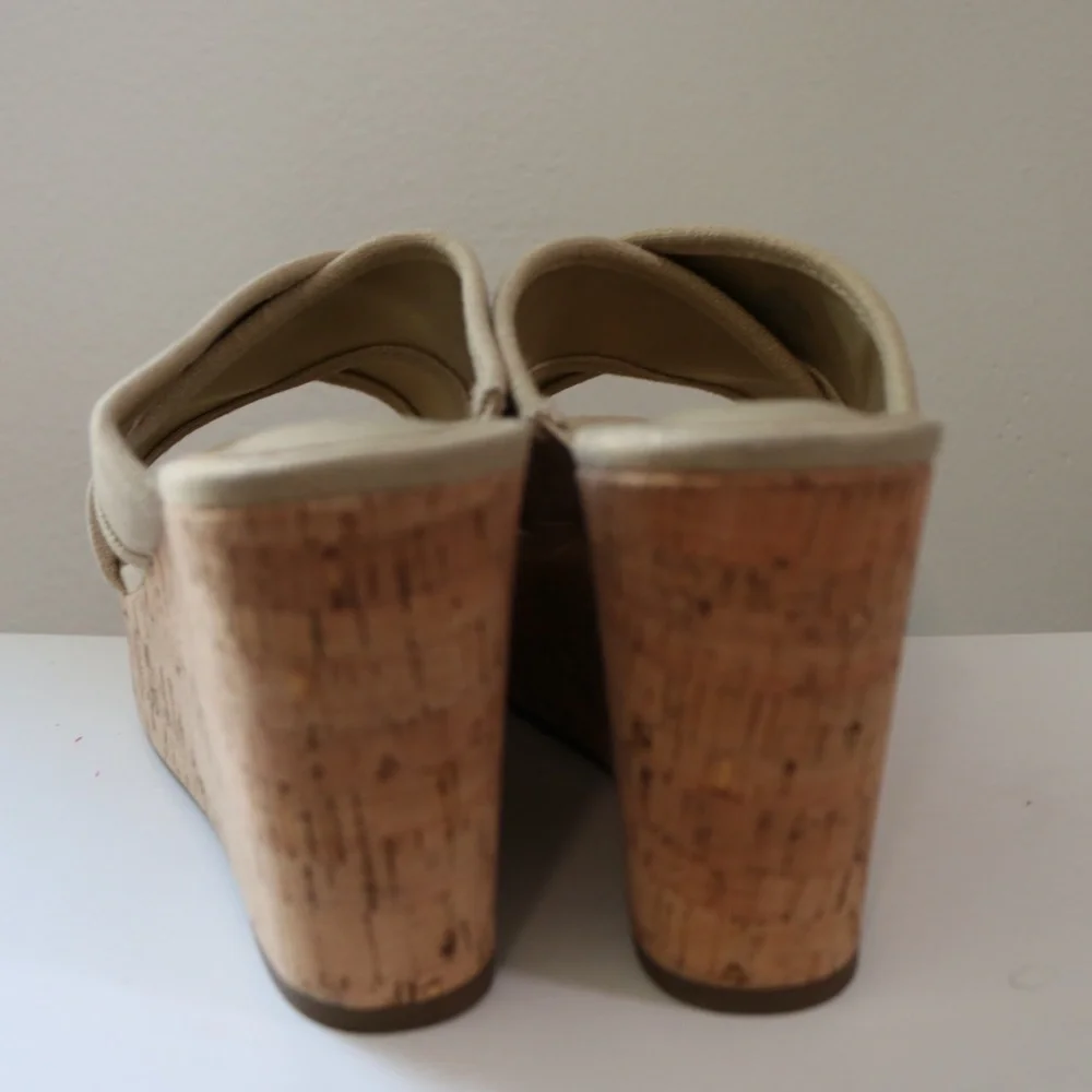 Guess Factory Cloys Summer Wedges Gold 710 Size 8.5 Style GFCLOYS2 Cork Platform